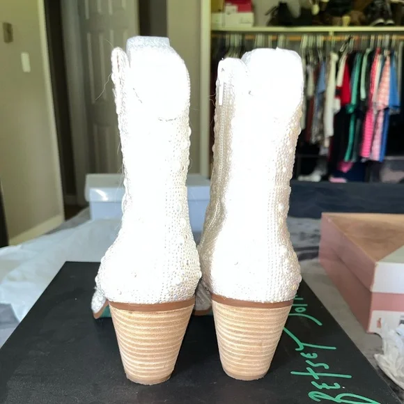 Betsy Johnson 7.5 Pearl Boots - Picture 3 of 6